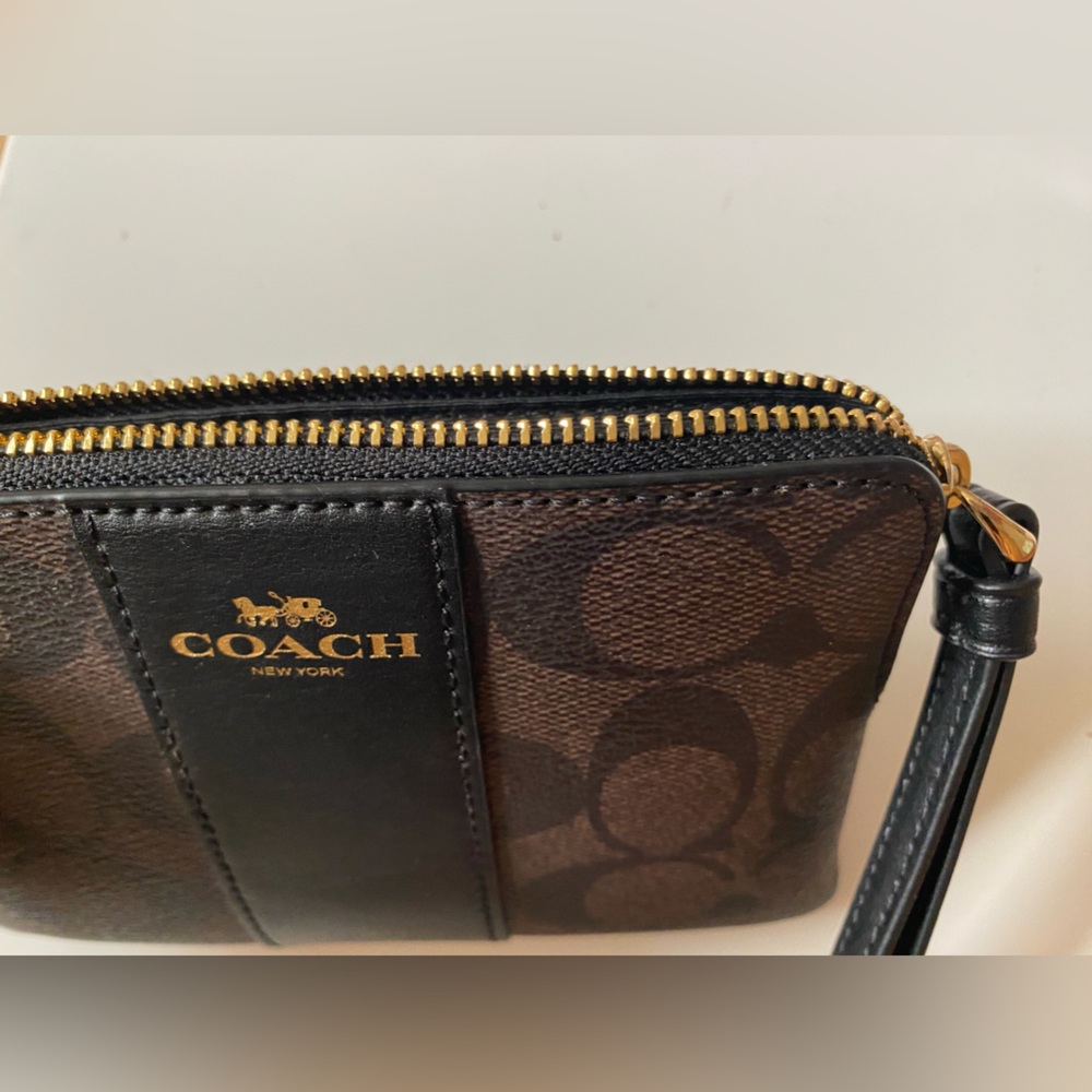 Coach wristlet - Picture 2 of 2
